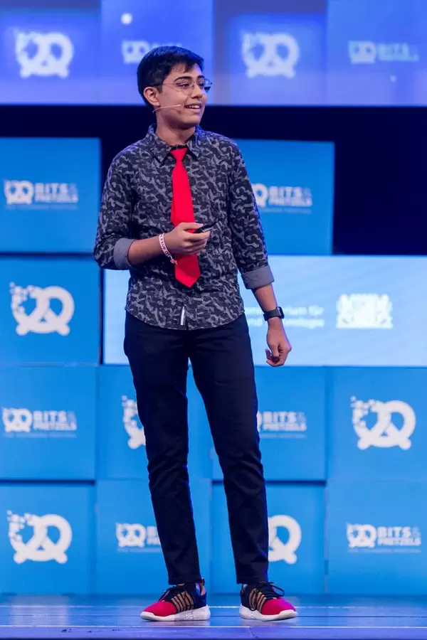 Tanmay Bakshi auf der Bühne