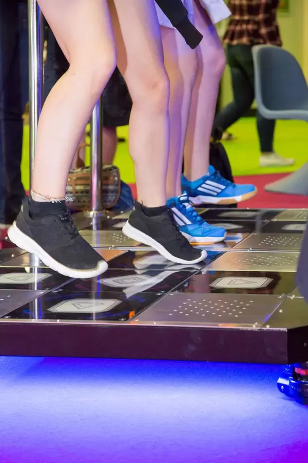 Tanzen auf dem Tanzautomat Gamescom 2017