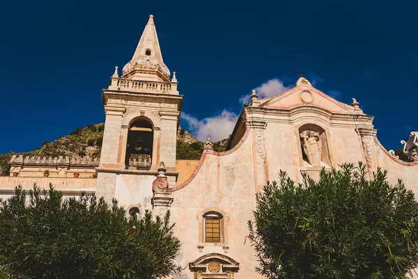 Taormina - The square Piazza IX Aprile and St. Joseph Church, Porta di Mezzo Gate And (Flip 2019)