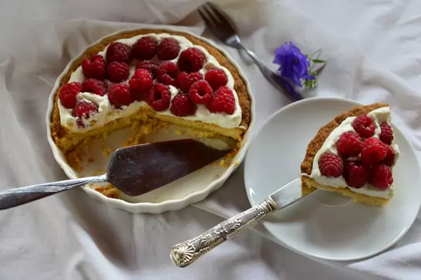 Tart with fruits