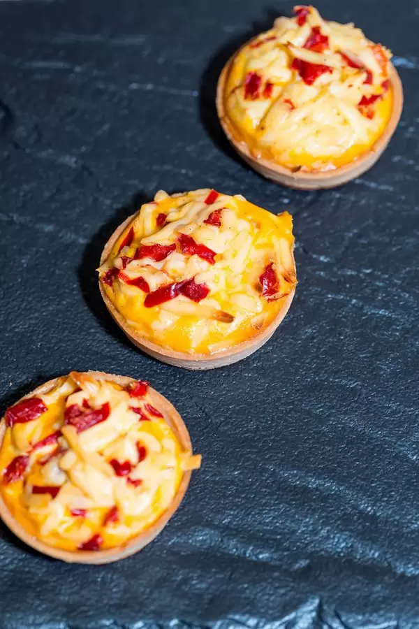 Tartlets baked with cheese  Flip 2019