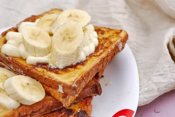 Tasty snack - Summer fruit bruschetta. Fried toasts with delicious cream and banana slices