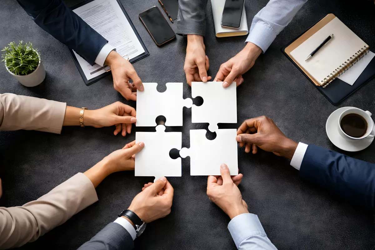 Teamarbeit und Problemlösung im Büroumfeld