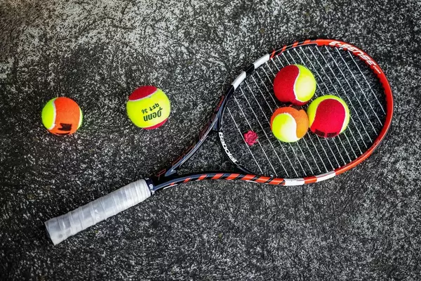 Tennis racket with training balls