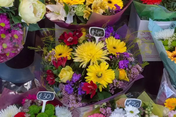 Teure Blumensträuße in eine Blumengeschäft in London