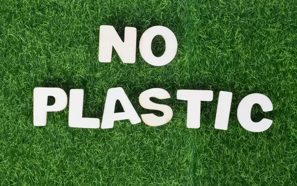 Text No plastic on green grass background