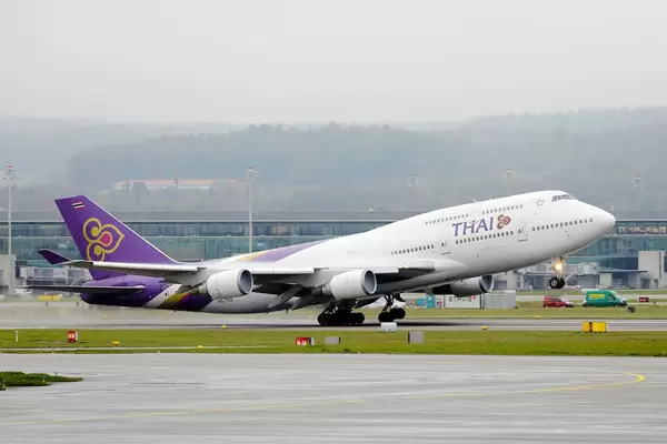 Thai Airways Boeing B747 Flugzeug startet vom Flughafen Zürich, HS-TGZ
