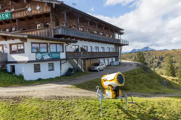 The mountain restaurant Hornboden, located at 1827m directly under the top station of the cable car