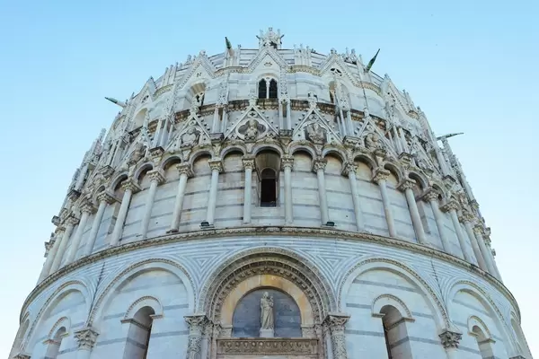 The Pisa Baptistery up close / Die Pisa Baptistery aus der Nähe