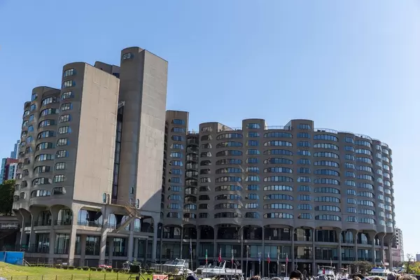 The River City Marina mixed-use complex along the Chicago River