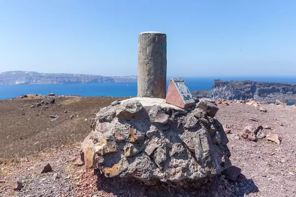 The stone marking the summit of the hill on the volcano hike to the crater in Santorini