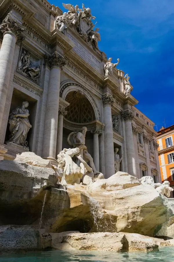 The Trevi Fountain / Der Trevi-Brunnen