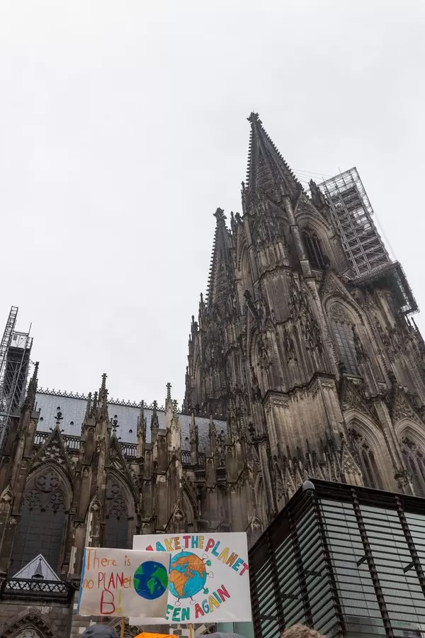 'There is no Planet B' sign in front of the cathedral of Cologne
