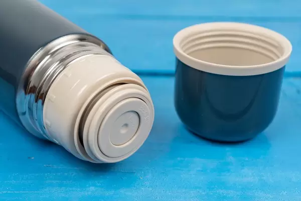 Thermo Bottle on the wooden table (Flip 2020)