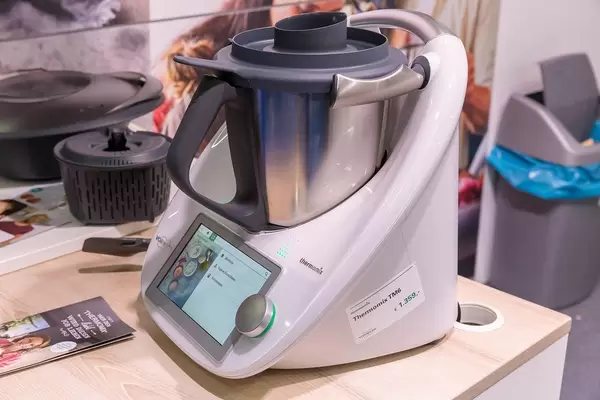 Thermomix TM6 zum Kochen, Rühren, Zerkleinern, Wiegen und mehr