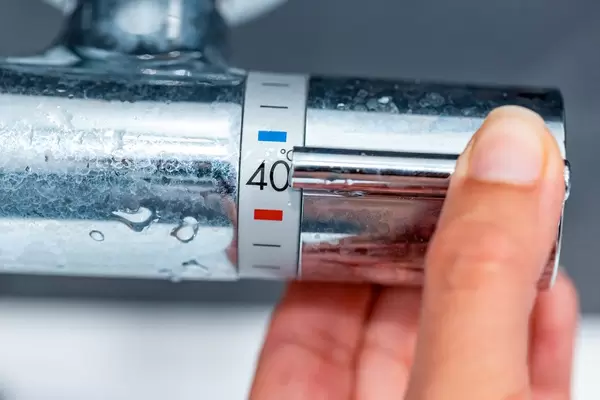 Thermostatic bathroom faucet in the bathroom