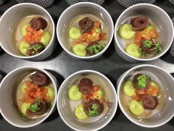 Thunfisch mit Avocado