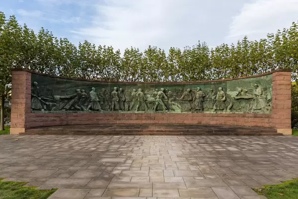 Tiegelgussdenkmal in Essen im Herz der Krupp Stadt Front Ansicht