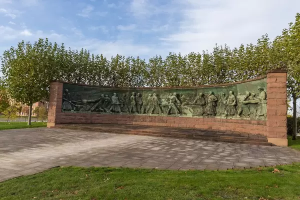 Tiegelgussdenkmal in Essen im Herz der Krupp Stadt