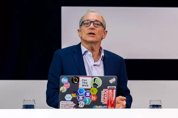 Tim Berners-Lee in front of a notebook on stage at Digital X Cologne
