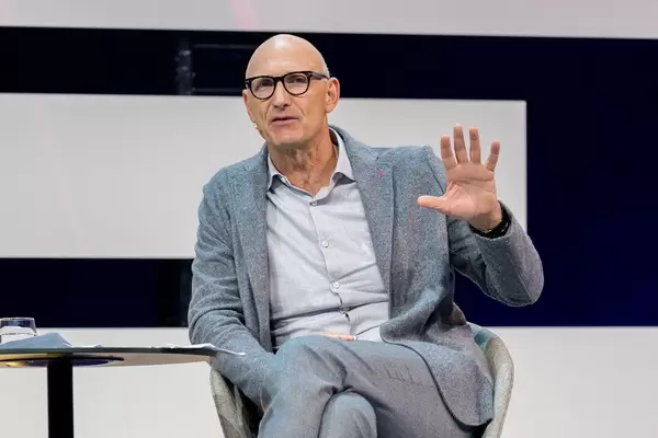 Tim Höttges as German Telekom CEO on stage discussing with Richard Branson