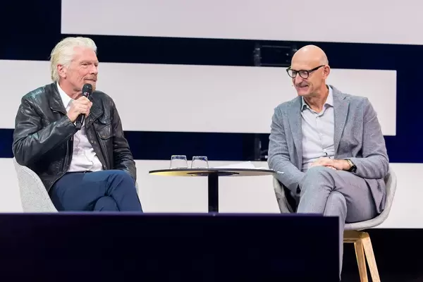Tim Höttges listens to Richard Bransons ideas at Digital X