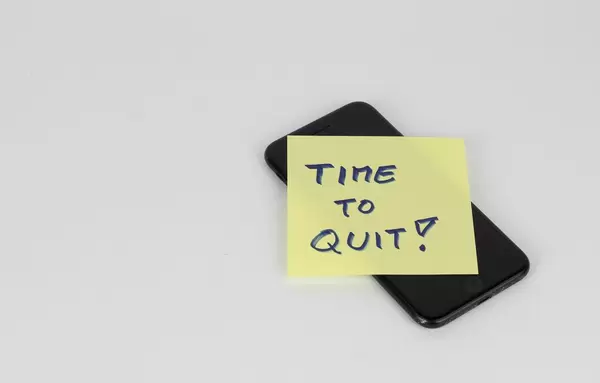 Time to quit written on paper note