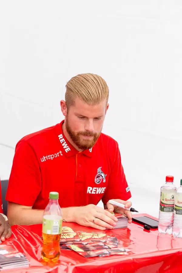 Timo Horn signiert Autogrammkarten