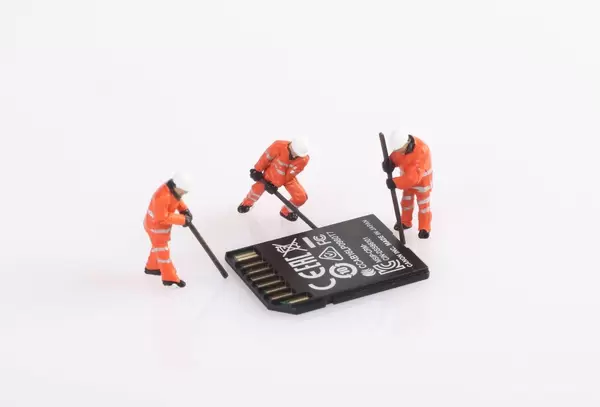 Tiny workers with SD memory card