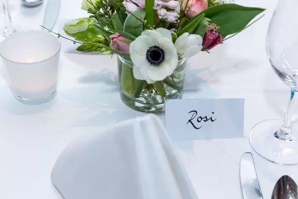 Tischkarte mit dem Namen Rosi