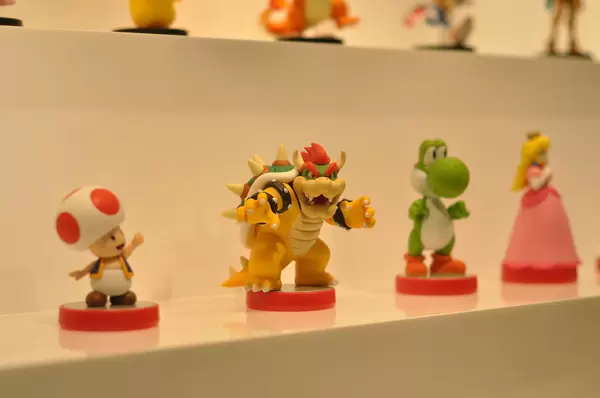 Toad, Bowser, Yoshi und Princessin Peach