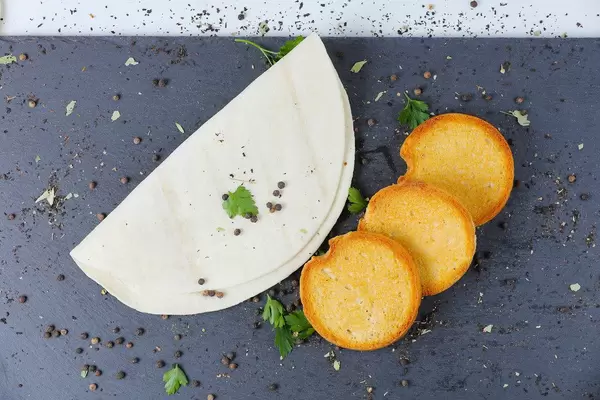 Toast bread and Lebanese bread with peppercorn
