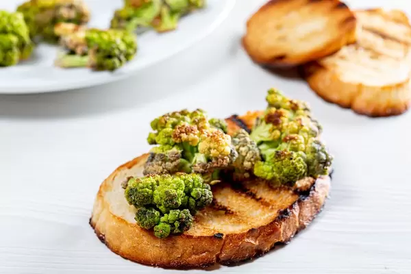 Toast with grilled broccoli for Breakfast (Flip 2019)