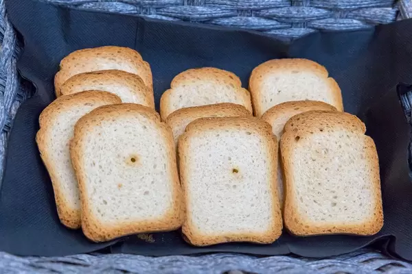 Toastbrot in einem Korb
