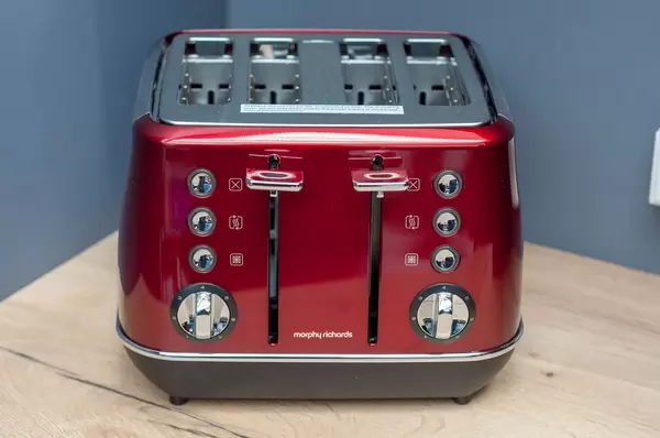 Toaster von Morphy Richards mit vier Schlitzen