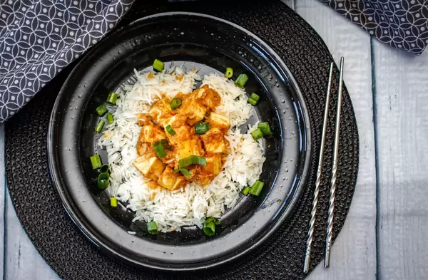 Tofu in Erdnusssauce