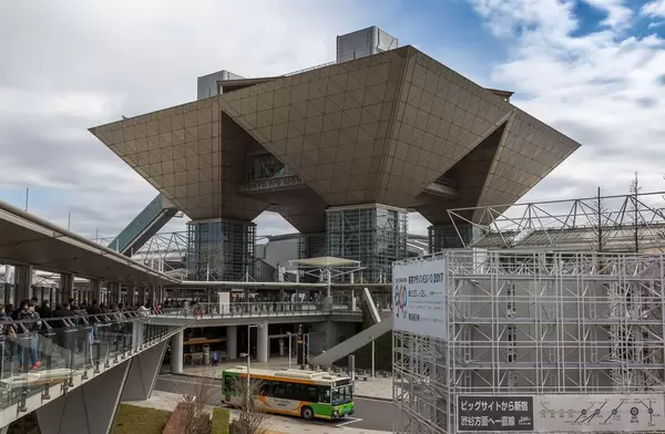 Tokyo Big Sight während Tokio Marathon