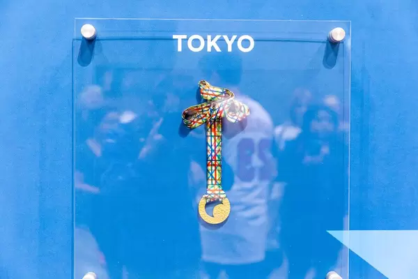 Tokyo Marathon 2019 medal mit colorful neck ribbon