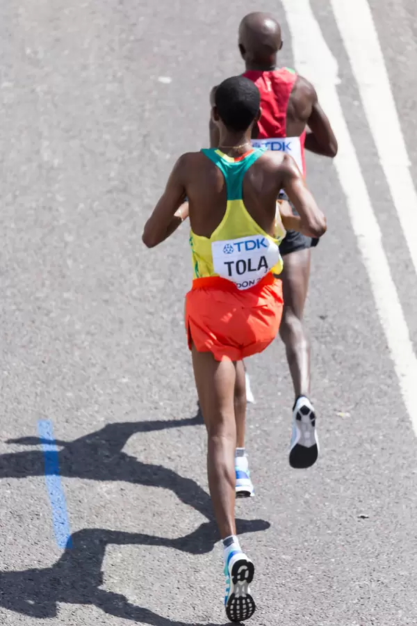 Tola and Kirui during the Men's Marathon at the World Championships in London 2017