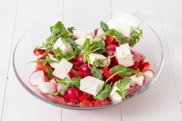 Tomato Radishes Rukola and Cheese salad (Flip 2019)