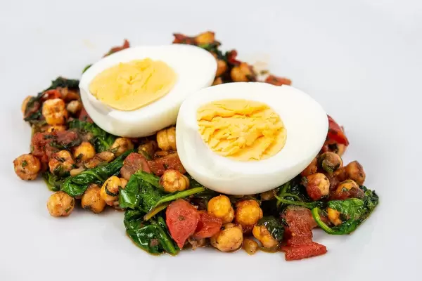 Tomato with Chickpeas and Baby Spinach served with boiled eggs