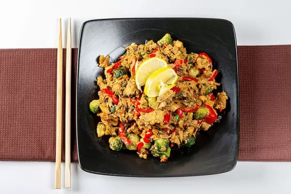 Top view chicken pieces with vegetables and mushrooms in spicy sauce (Flip 2019)