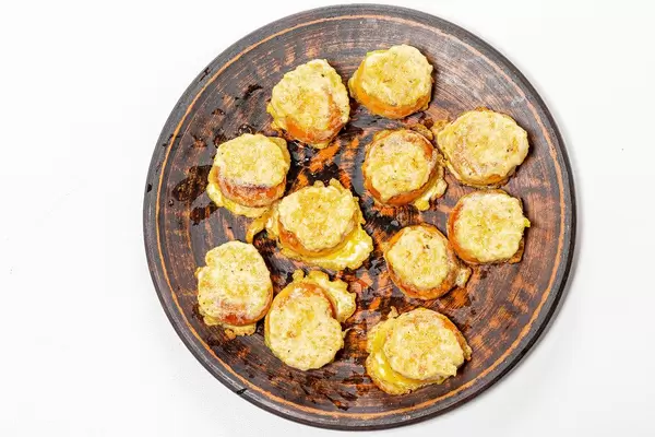 Top view fried bagels with meat filling in a plate on a white background (Flip 2019)