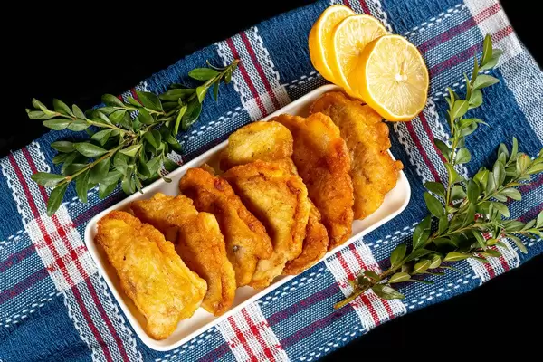 Top view, fried tilapia fillet with lemon slices