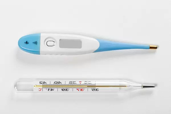 Top view mercury and electric thermometer on a white background (Flip 2019)