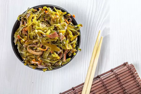 Top view of seaweed salad with chopsticks (Flip 2019)