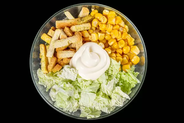 Top view of the bowl with the ingredients for the salad