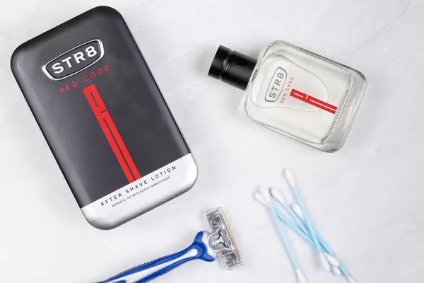 Top view Str8 Red Code after shave Ear sticks Razor