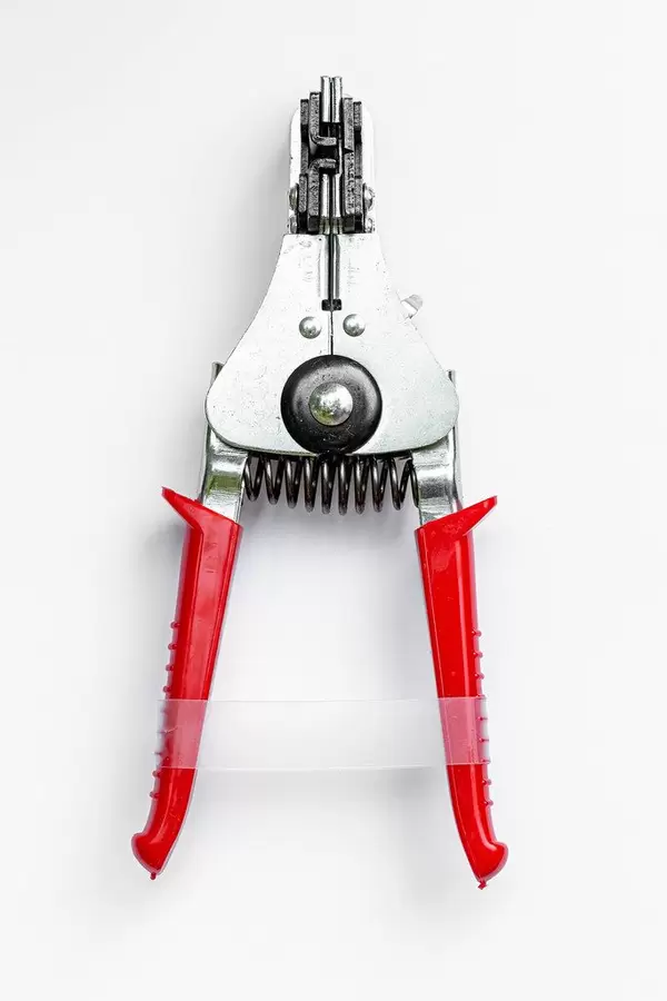 Top view tongs wire stripper