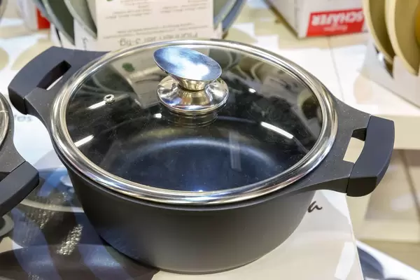 Topf aus Gusseisen mit Glasdeckel - IAW Köln 2018